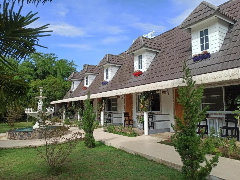 Charisma Resort Suan Phueng Bagian luar foto