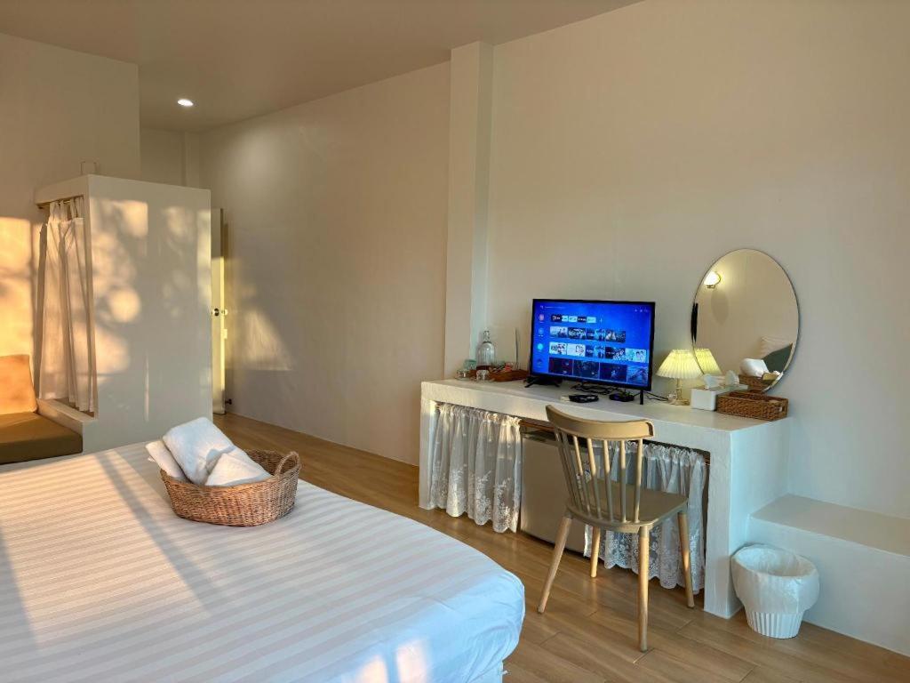 Charisma Resort Suan Phueng Bagian luar foto