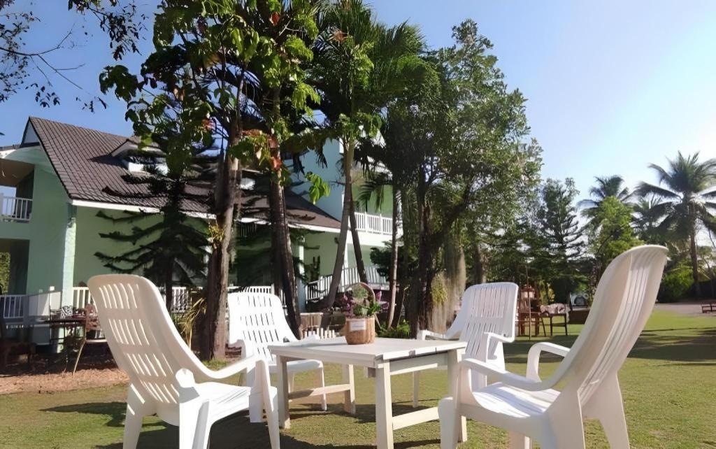 Charisma Resort Suan Phueng Bagian luar foto