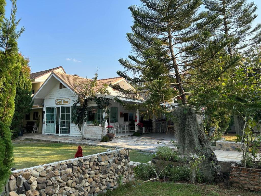 Charisma Resort Suan Phueng Bagian luar foto